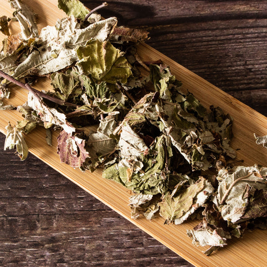 Tabla con hojas de frambuesa ArTea en hebras