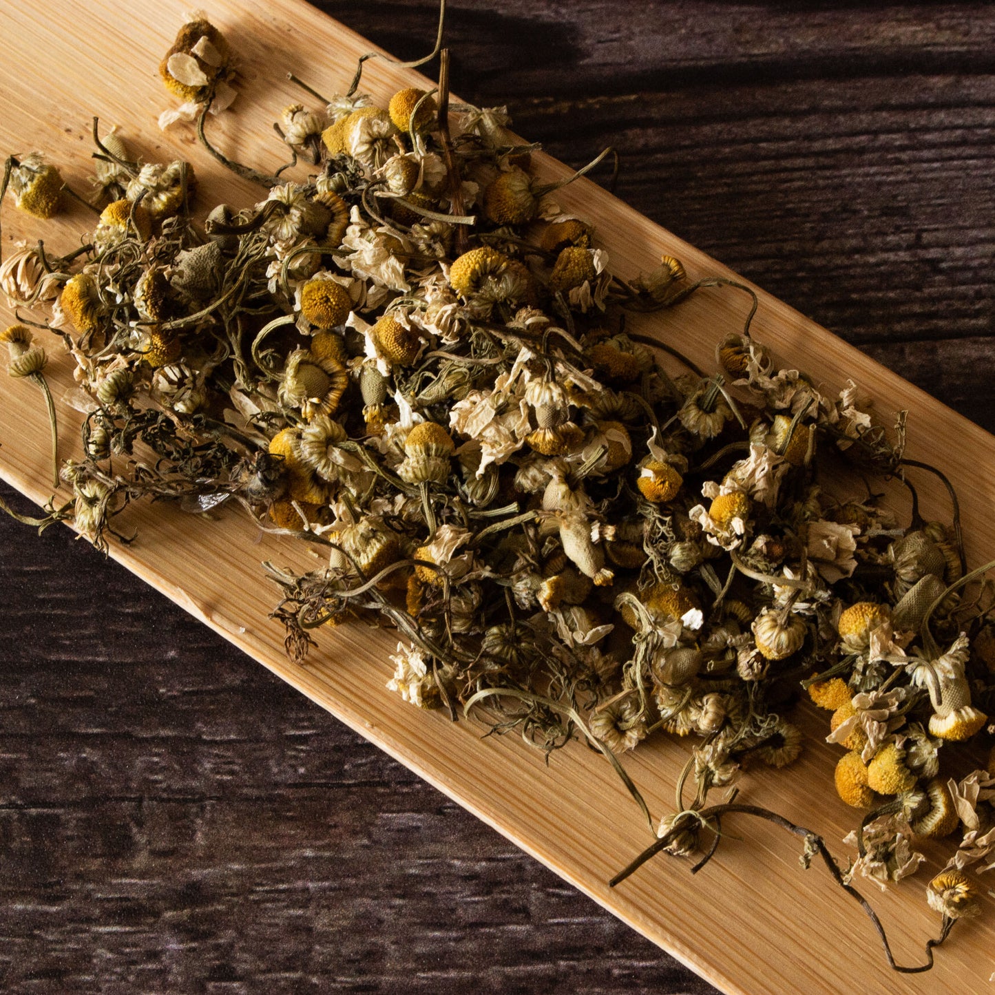 Tabla con manzanilla ArTea en hebras
