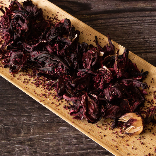 Tabla con infusión de hibisco ArTea en hebras
